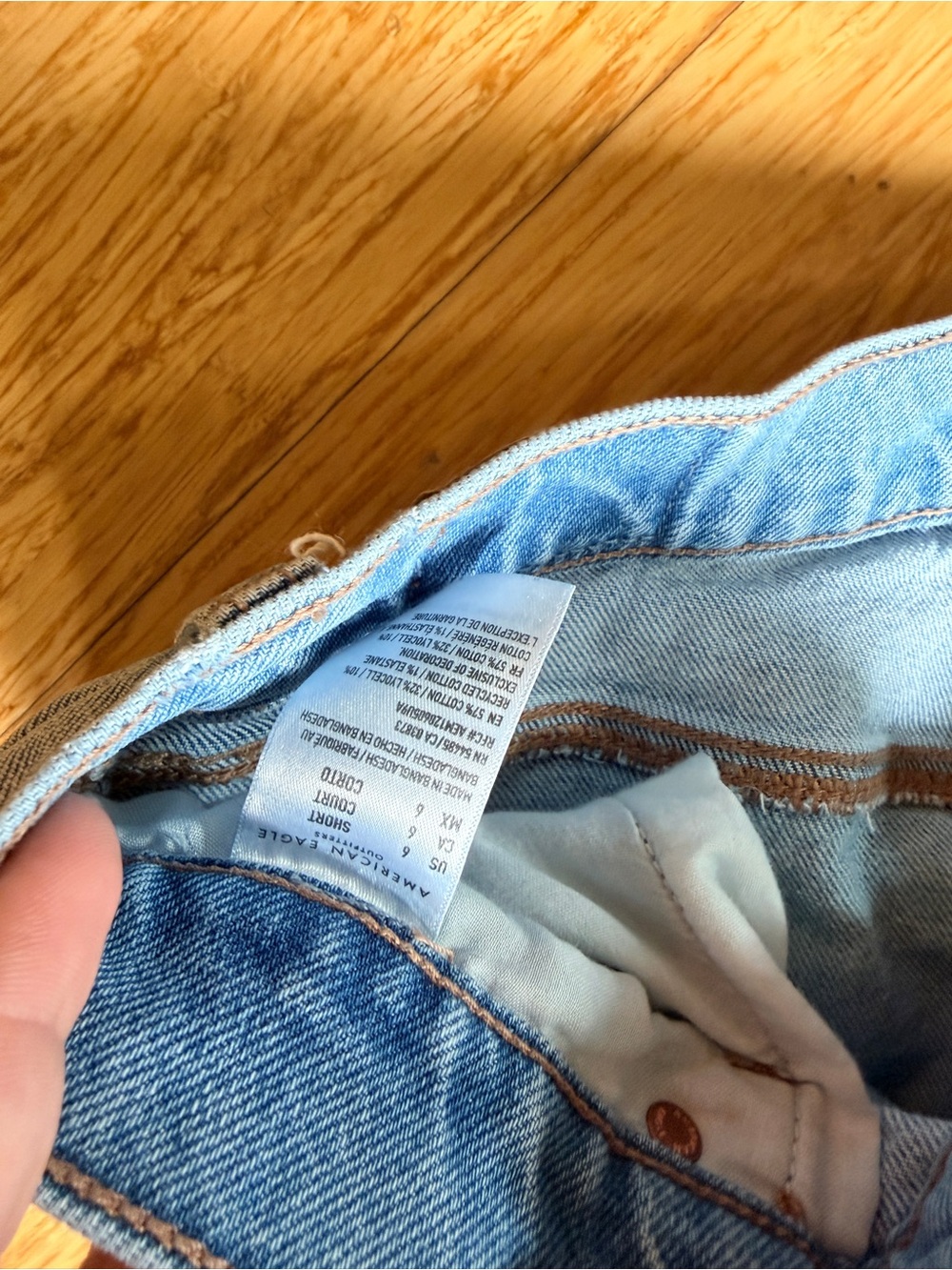 American Eagle Highest Rise Skinny Jeans Light Wash Distressed Size 6 Short - Picture 3 of 5
